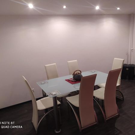 Park Villa Ferienwohnung Mit Pool Und 3 Schlafzimmer Uelzen Exteriör bild