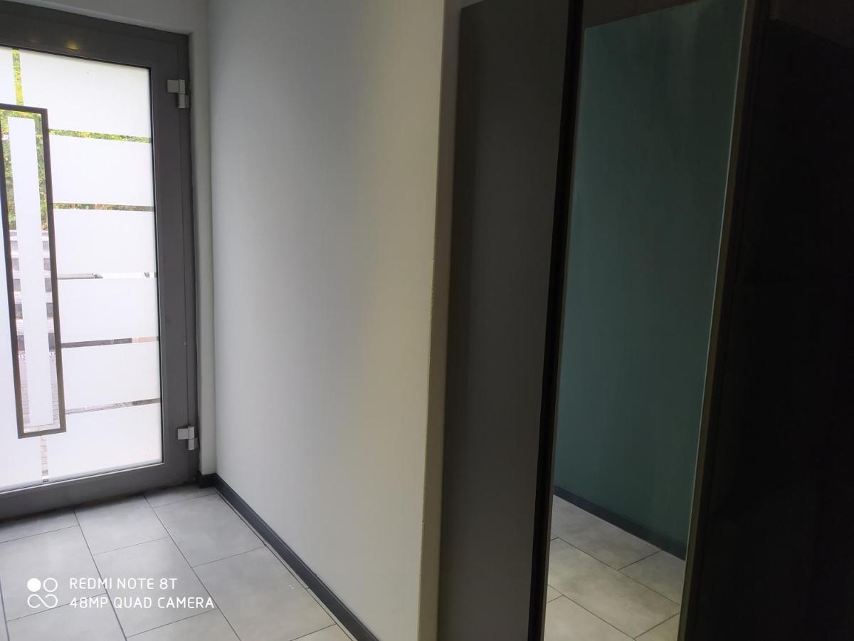 Park Villa Ferienwohnung Mit Pool Und 3 Schlafzimmer Uelzen Exteriör bild
