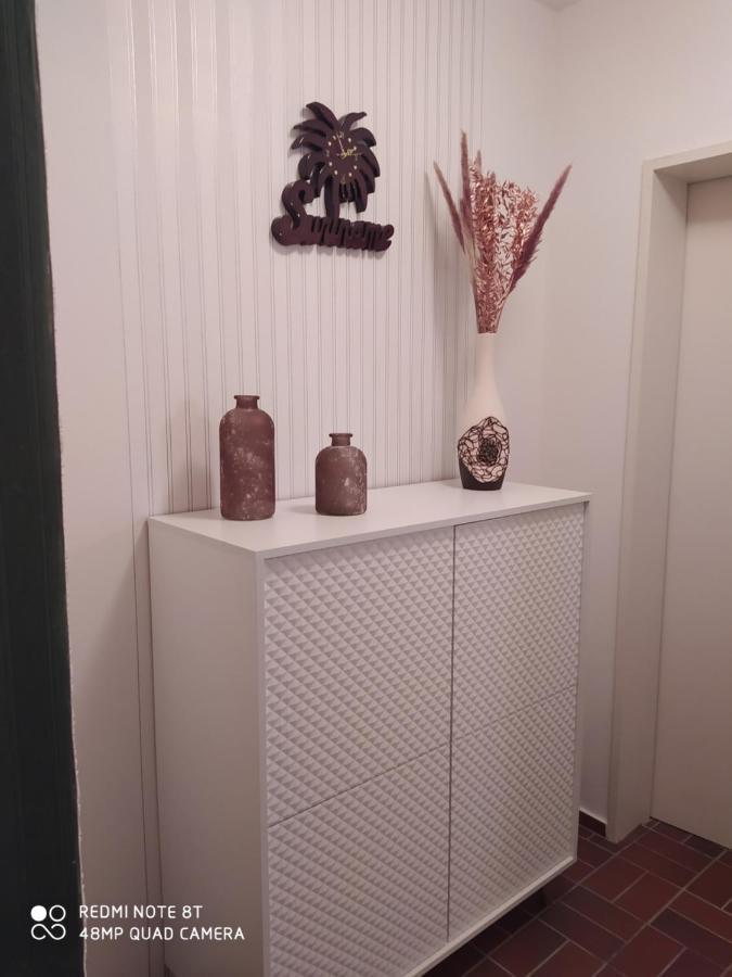 Park Villa Ferienwohnung Mit Pool Und 3 Schlafzimmer Uelzen Exteriör bild