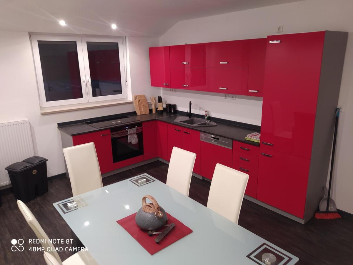 Park Villa Ferienwohnung Mit Pool Und 3 Schlafzimmer Uelzen Exteriör bild