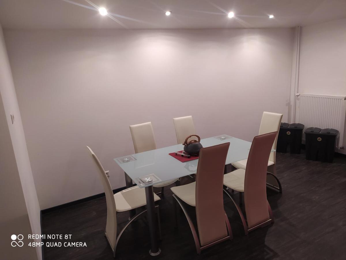 Park Villa Ferienwohnung Mit Pool Und 3 Schlafzimmer Uelzen Exteriör bild