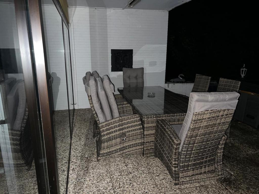 Park Villa Ferienwohnung Mit Pool Und 3 Schlafzimmer Uelzen Exteriör bild