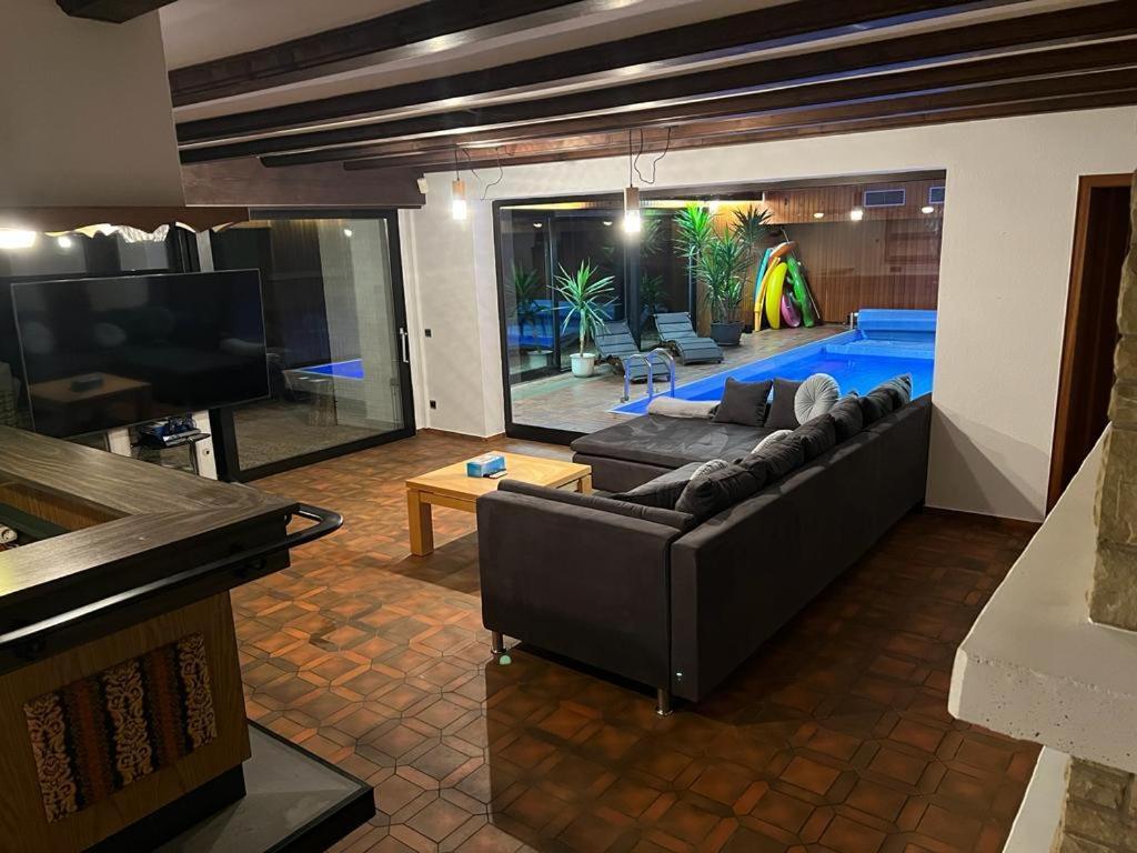 Park Villa Ferienwohnung Mit Pool Und 3 Schlafzimmer Uelzen Exteriör bild